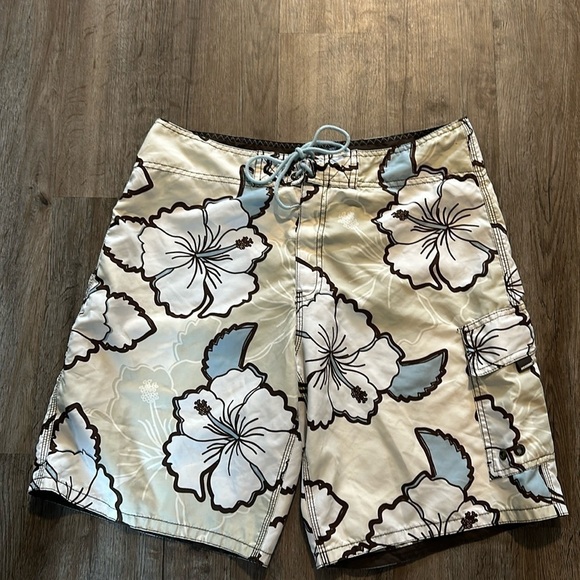 MOSSIMO BORAD SHORTS SIZE(34) - Picture 1 of 7